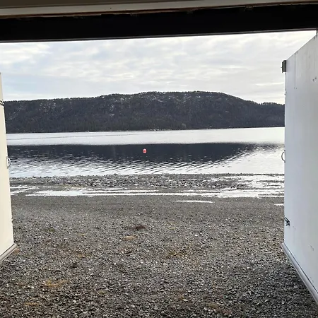Sea House In Beautiful Surroundings *