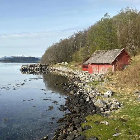 Sea House In Beautiful Surroundings *